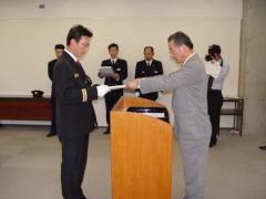 江守市長から直接辞令交付が行われました。